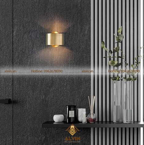 Mẫu đèn gắn tường chất liệu đồng thau sáng bóng