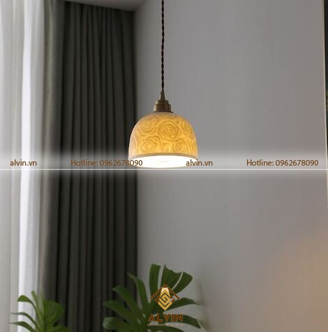 Đèn thả chất liệu gốm cổ điển, hoa văn tinh sảo