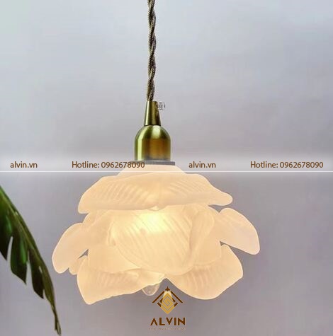 Mẫu đèn thả thủy tinh hoa hồng